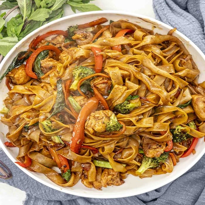 Drunken noodles (pad kee mao)